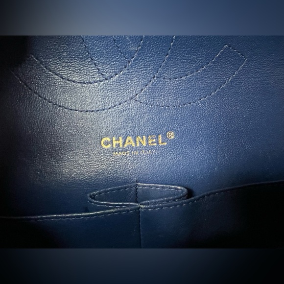 CHANEL classic double flap JUMBO caviar NAVY leather bag - Picture 10 of 16